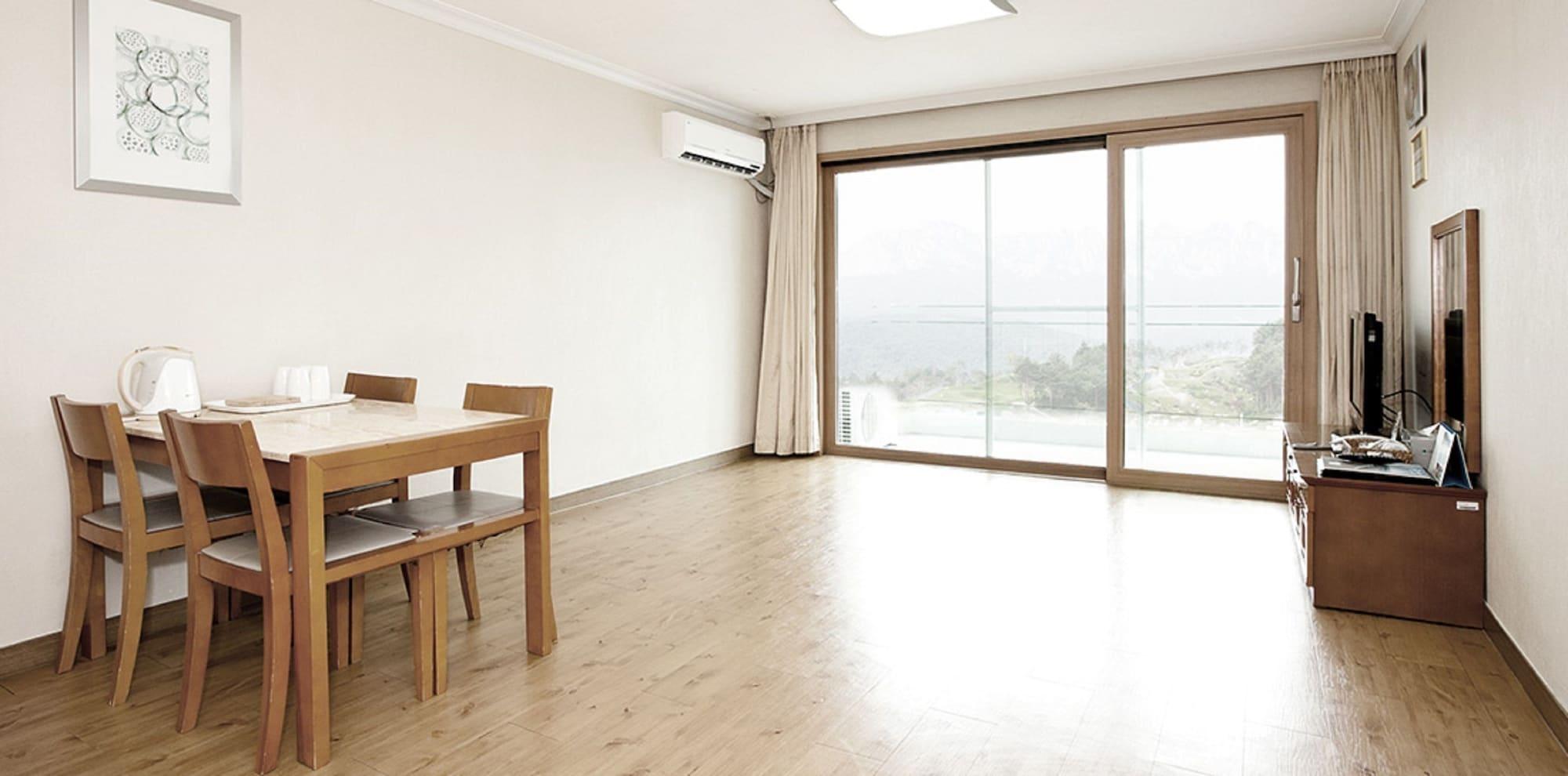 Delpino Hotel Sokcho Exterior photo